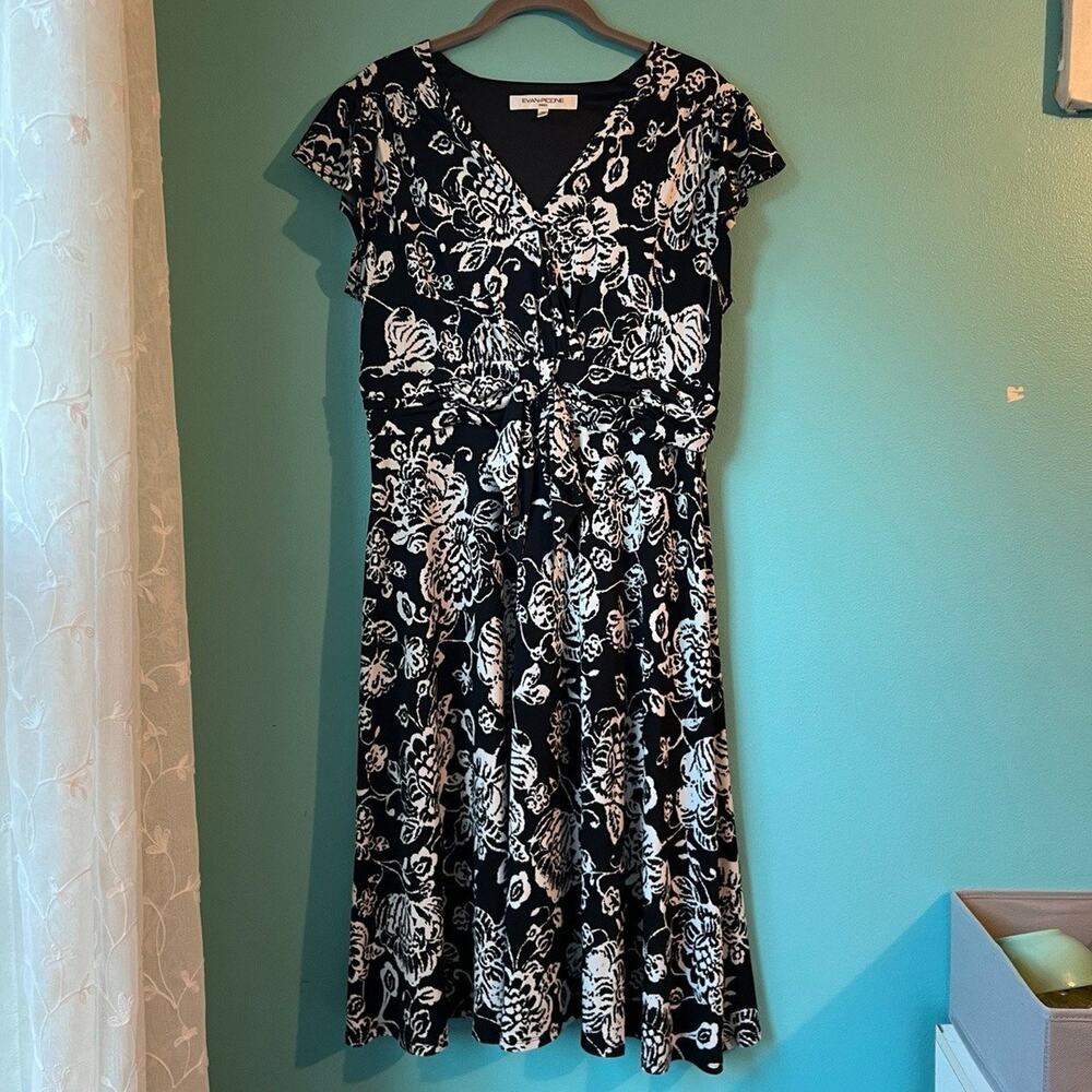 Evan-Picone Dress size 14 Black and White Floral Pattern Fit and Flare